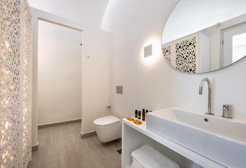 Люкс Сеньор, Palm Island Suites