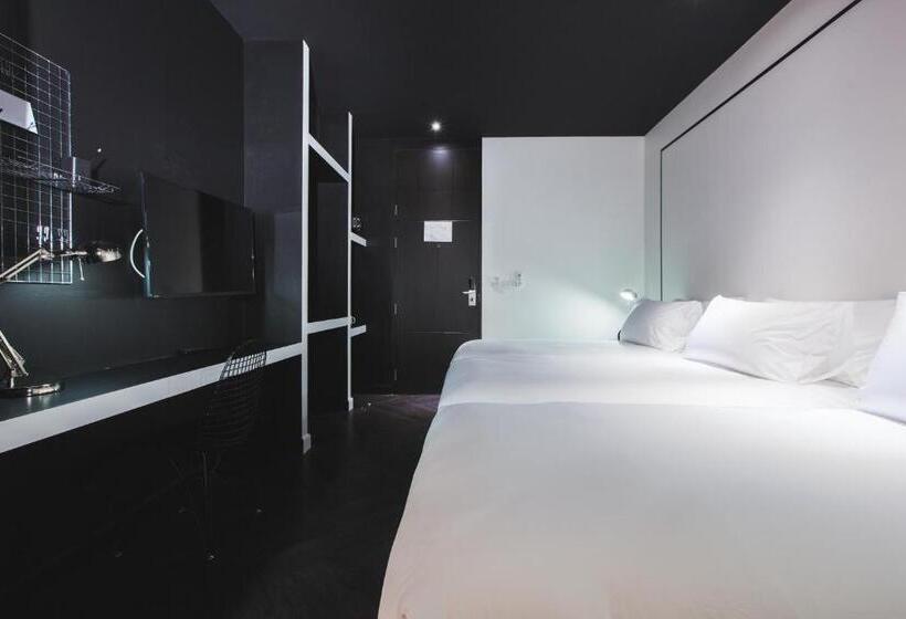 디럭스 트리플 룸, Blu Monkey Hub And Hotel Phuket Town  Free All Day Coworking Space