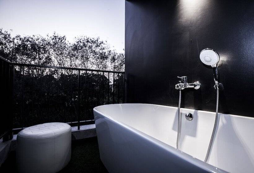 디럭스 룸, Blu Monkey Hub And Hotel Phuket Town  Free All Day Coworking Space