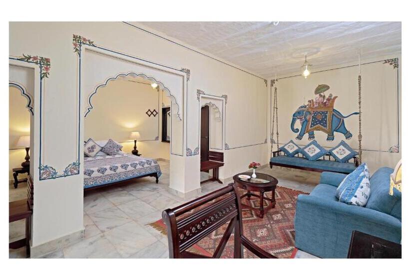 디럭스 룸, Rohet Garh