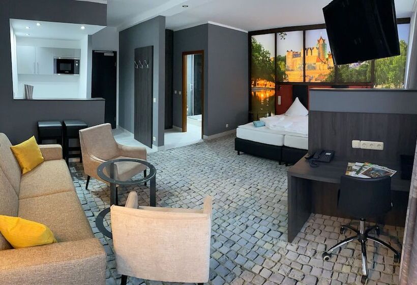 스탠다드 스튜디오, Sl Otel Im Parforcehaus