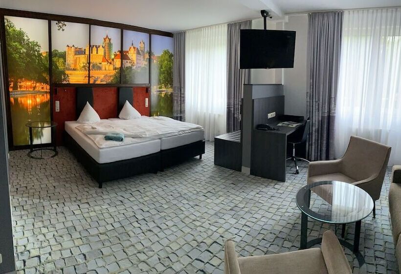 스탠다드 스튜디오, Sl Otel Im Parforcehaus