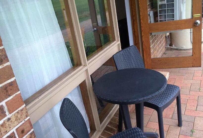 Номер Стандарт, Town & Country Motor Inn