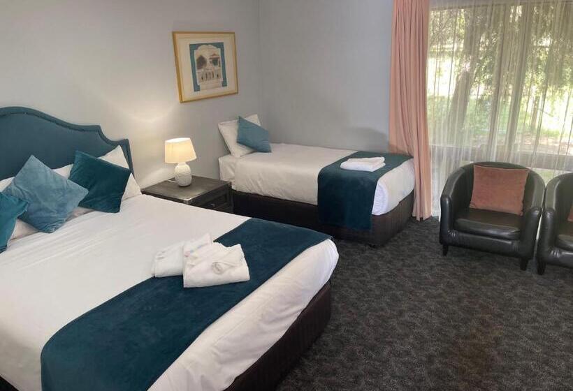 Семейный Номер, Town & Country Motor Inn