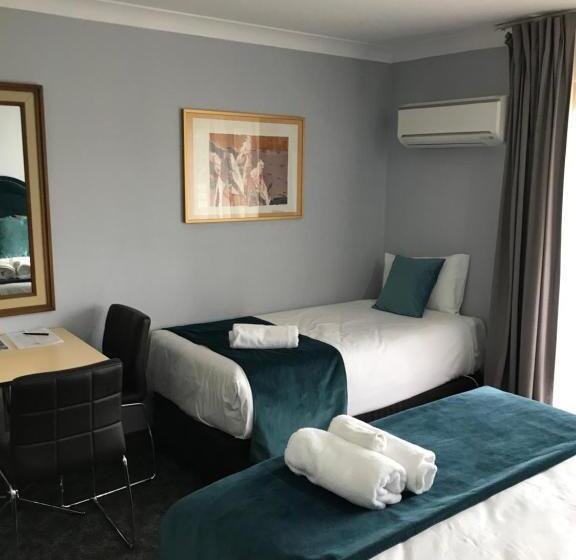 Семейный Номер, Town & Country Motor Inn