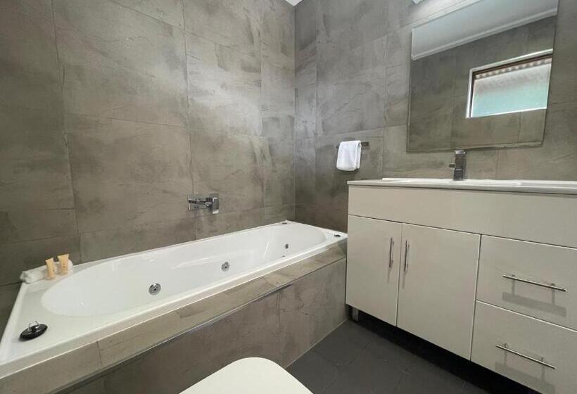 Номер Стандарт с Гидромассажем, Town & Country Motor Inn