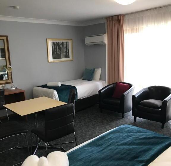 Номер Deluxe с Балконом, Town & Country Motor Inn