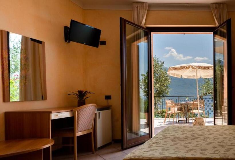 اتاق استاندارد با چشم‌انداز دریاچه, Park Hotel Zanzanù