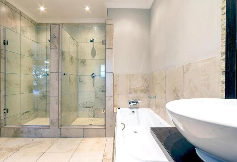 Семейный Номер, Or Tambo Guest House