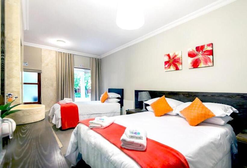 Семейный Номер Deluxe, Or Tambo Guest House