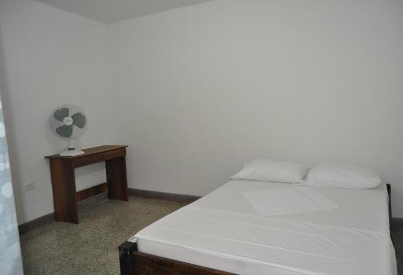 Номер Стандарт Совместная Ванная, La Clave Hostel