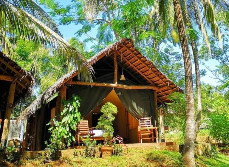 چادر با خدمات رفاهی استاندارد, Athgira River Camping   Udawalawe