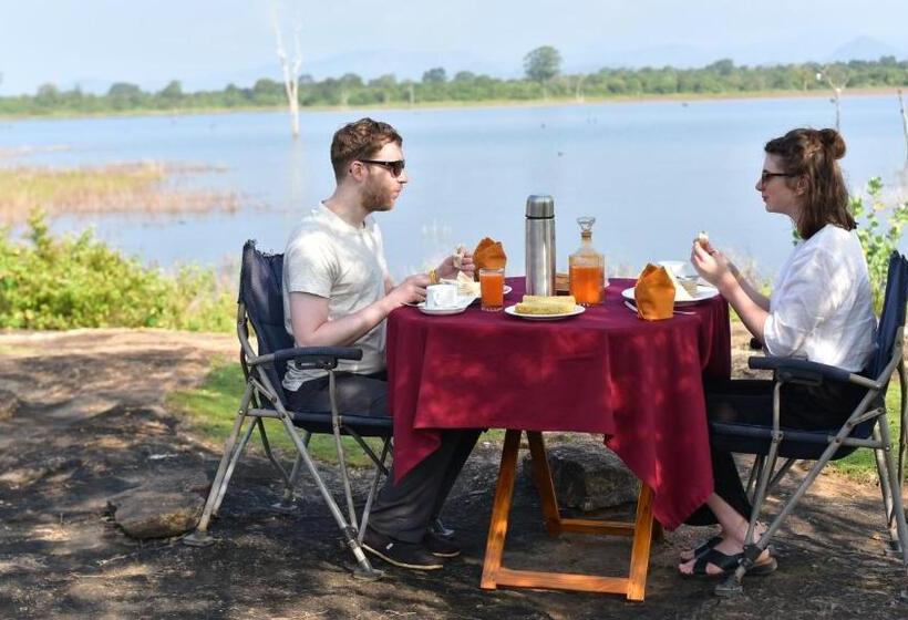 چادر با خدمات رفاهی استاندارد, Athgira River Camping   Udawalawe