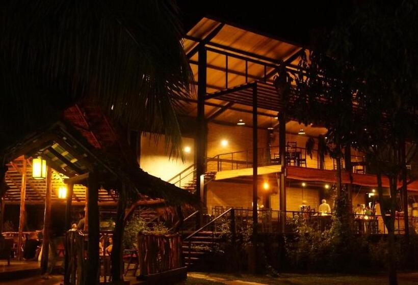 اتاق لوکس خانوادگی, Athgira River Camping   Udawalawe