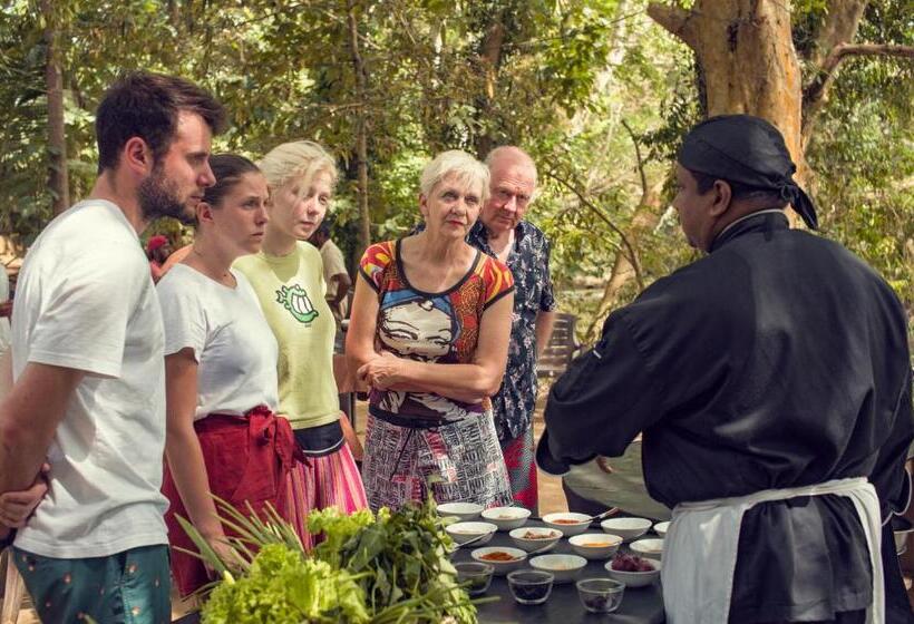 چادر با خدمات رفاهی استاندارد, Athgira River Camping   Udawalawe