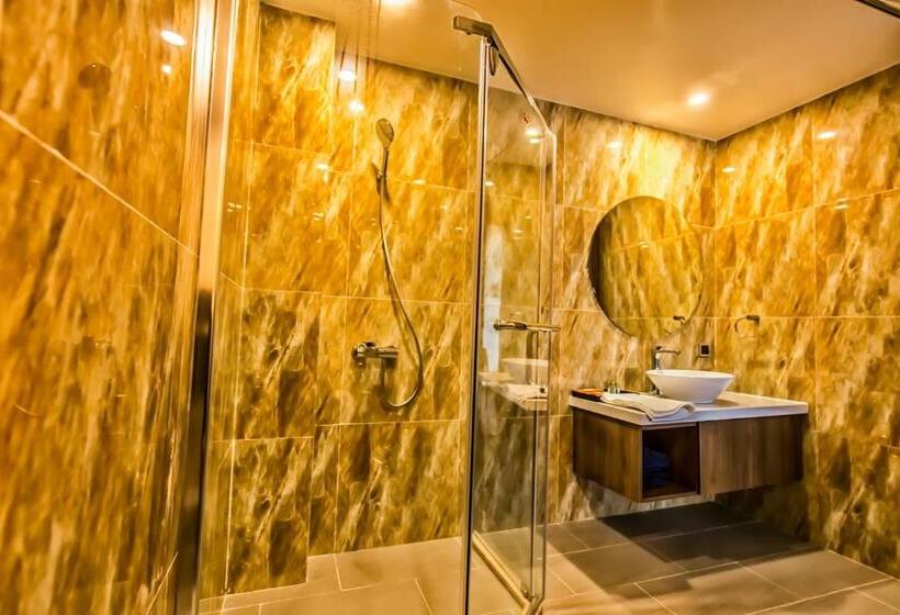 اتاق لوکس با بالکن, Coral Bay Resort