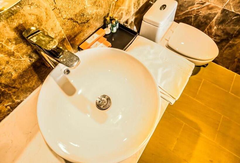 اتاق لوکس با چشم‌انداز دریا, Coral Bay Resort