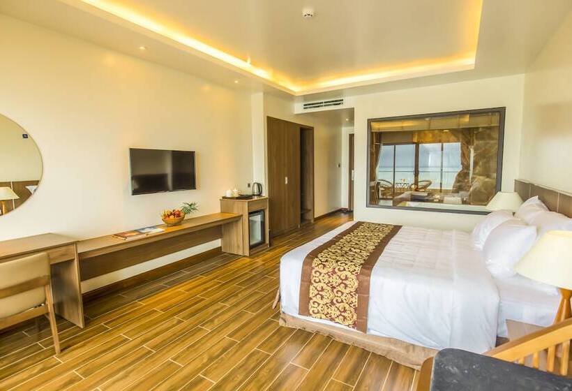 اتاق لوکس با چشم‌انداز دریا, Coral Bay Resort