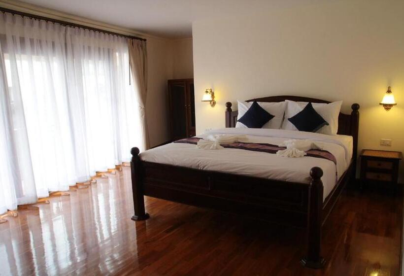 Номер Deluxe, Rustic River Boutique