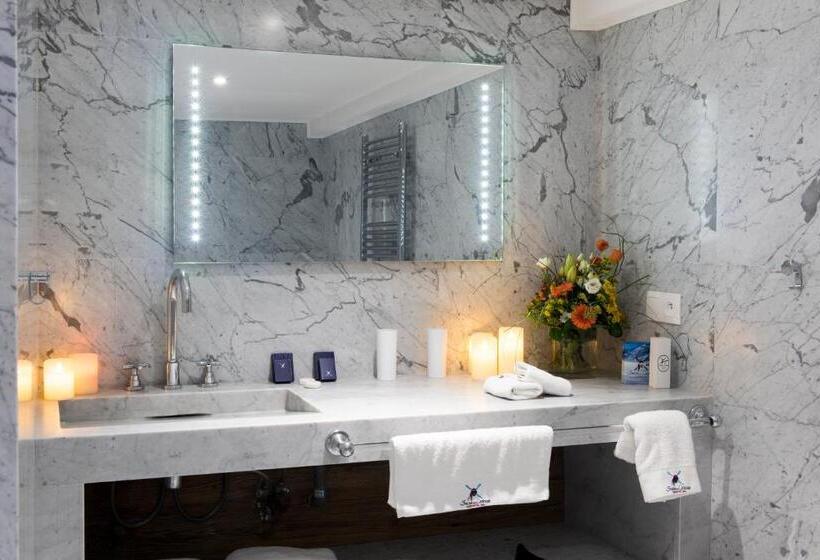 Люкс, Snow Lodge Hotel Courchevel 1850