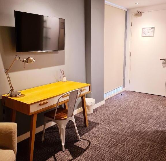 장애인을 위한 퀸사이즈 스탠다드 룸, Crown Hotel Surry Hills