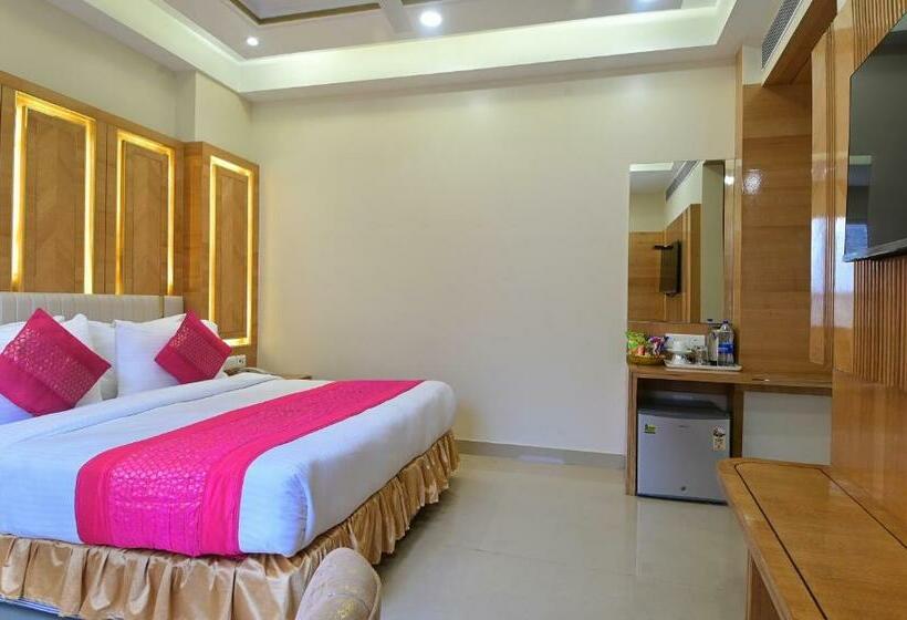 Номер Deluxe, Gold Palace   03 Mins Walk From New Delhi Railway Station