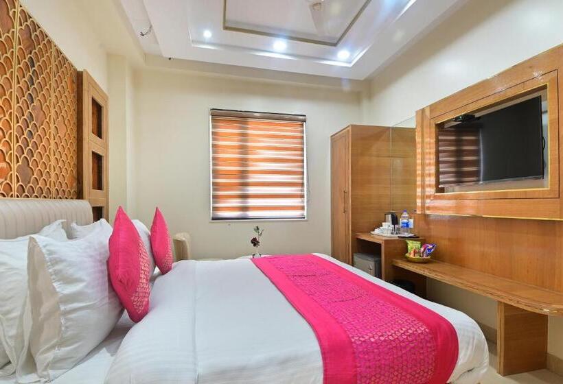 Номер Deluxe, Gold Palace   03 Mins Walk From New Delhi Railway Station