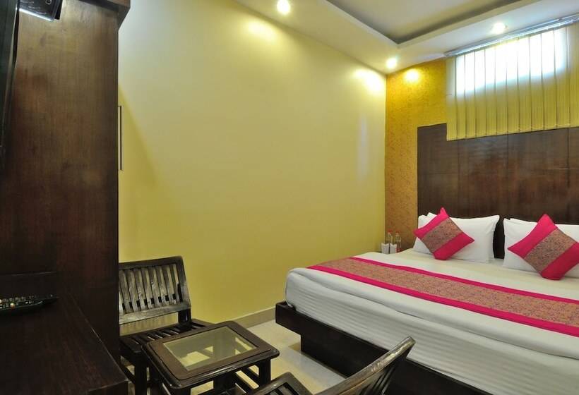 Номер Deluxe, Gold Palace   03 Mins Walk From New Delhi Railway Station