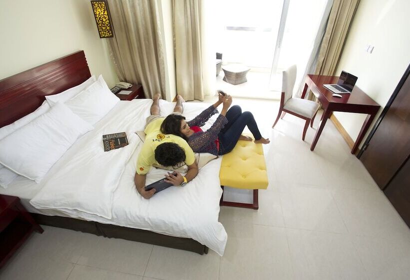 سوییت جونیور, Sayeman Beach Resort