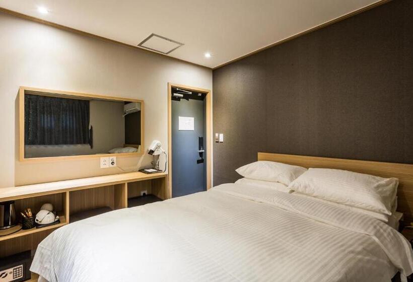 חדר משפחתי, About Stay Seoul