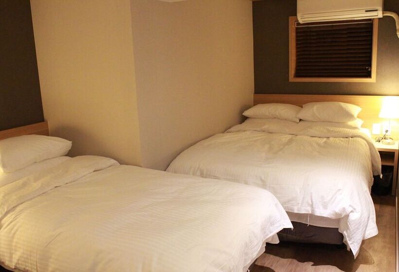חדר משפחתי, About Stay Seoul