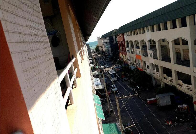 חדר סטנדרט נוף לים עם מרפסת, Jomtien Hostel