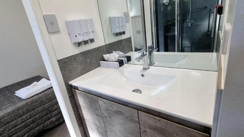 Семейный Номер, Y Motels Kingaroy