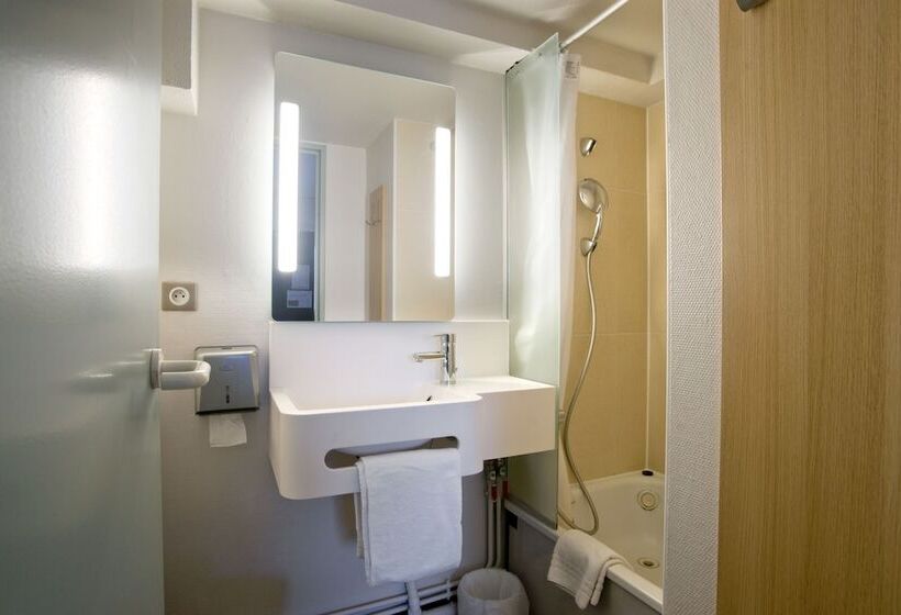 Четырехместный Номер Стандарт, B&b Hotel Moulins