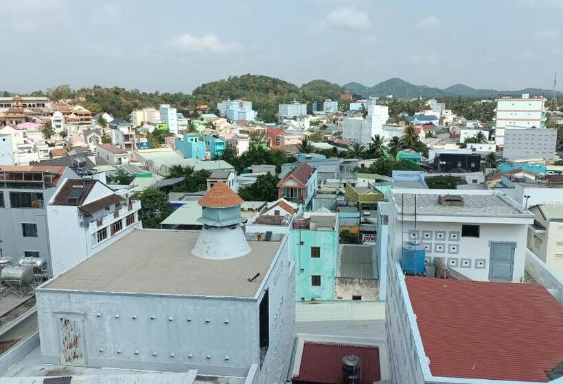 اتاق استاندارد با چشم‌انداز کوهستان, River