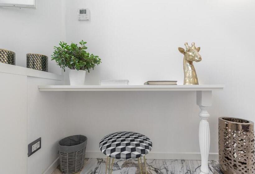 اتاق سوپریور با تخت بزرگ, Duomo Smart Suites