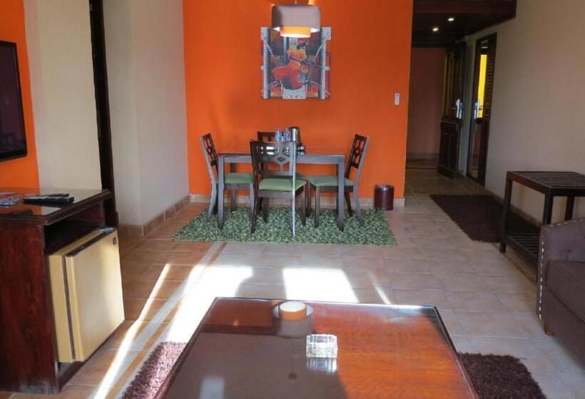 سوییت خانوادگی, Africana Hotel & Spa