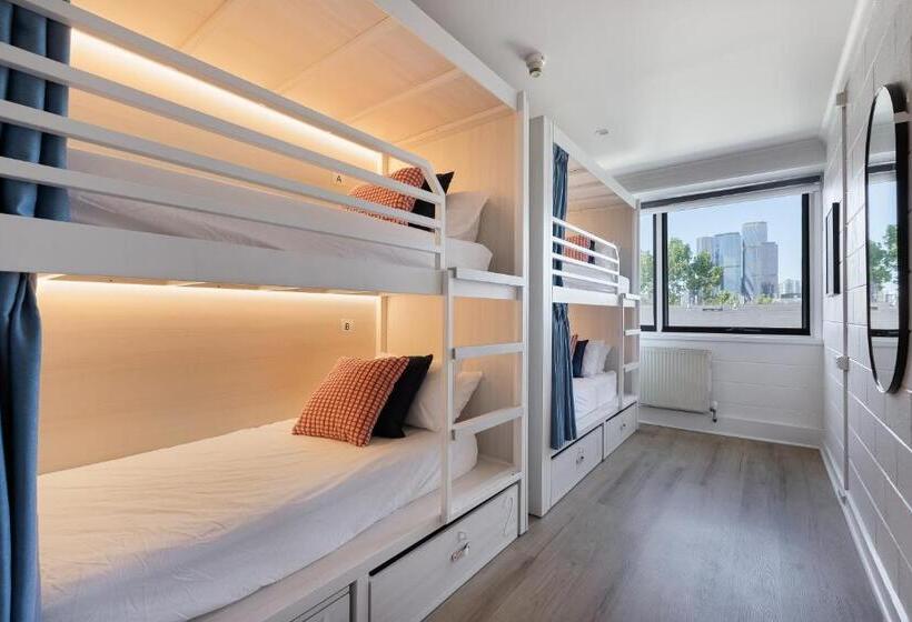 تختخواب در اتاق مشترک, The Village North Melbourne