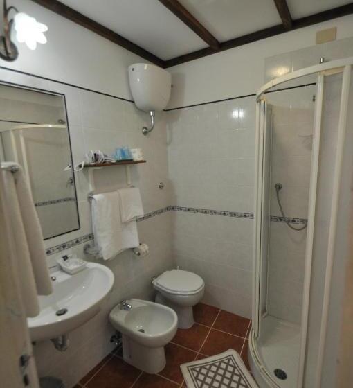 اتاق استاندارد با تراس و چشم‌انداز دریا, Villa Eva