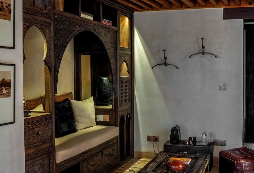 سوئیت رویال, Karawan Riad