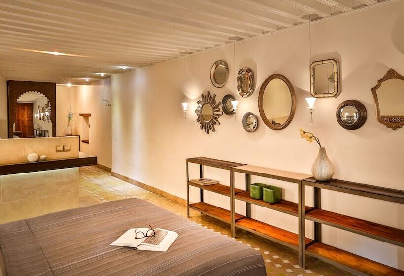 سوئیت پریمیوم, Karawan Riad