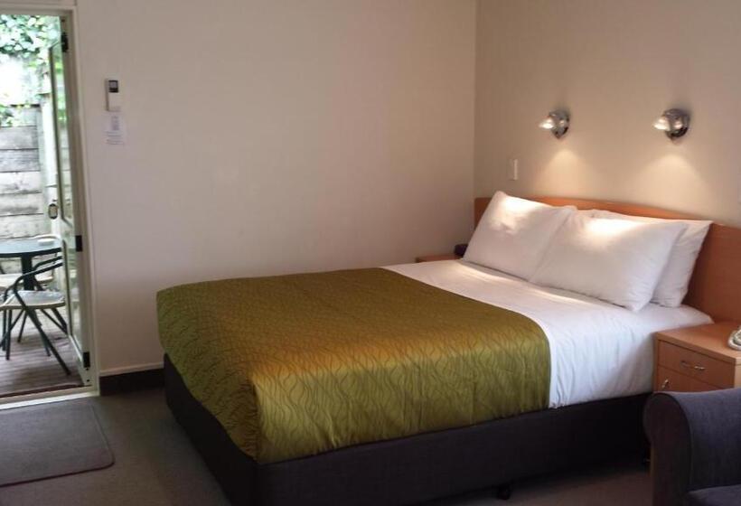 이그제큐티브 스튜디오, Siena Motor Lodge