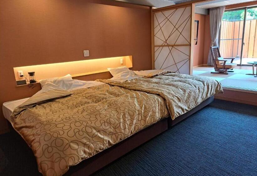 سوییت, Shiobara Onsen Ryokan Kamiaizuya