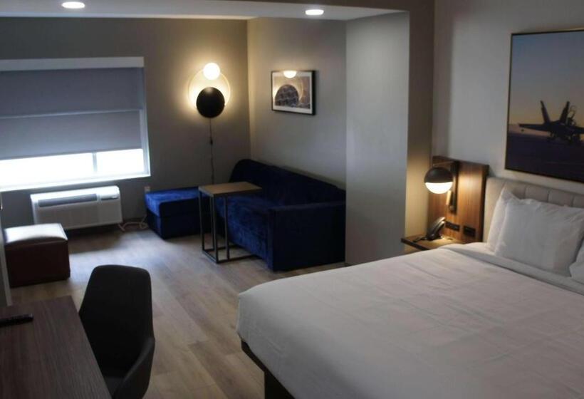 스위트 킹사이즈 침대, La Quinta Inn & Suites By Wyndham Manchester   Arnold Afb