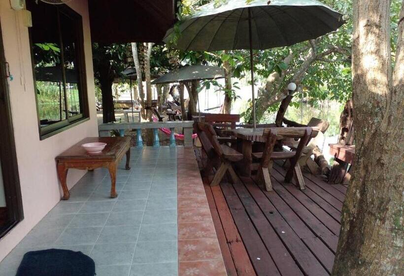 샬레, Baansuanleelawadee Resort Amphawa