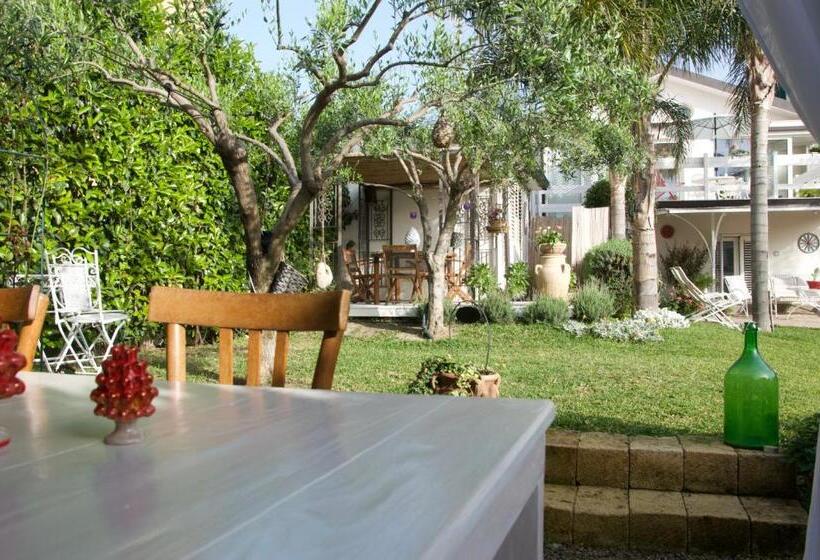 اتاق لوکس با چشم‌انداز باغ, Villa Volli Three Rooms