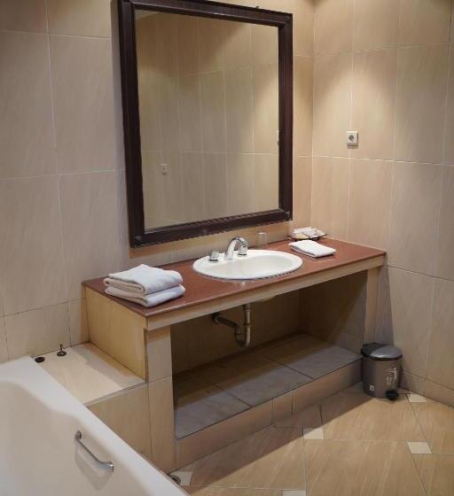 豪华园景房, Sevilla Resort Magelang