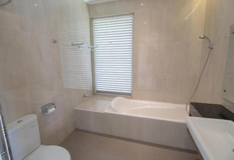 带大床的标准间, Sevilla Resort Magelang