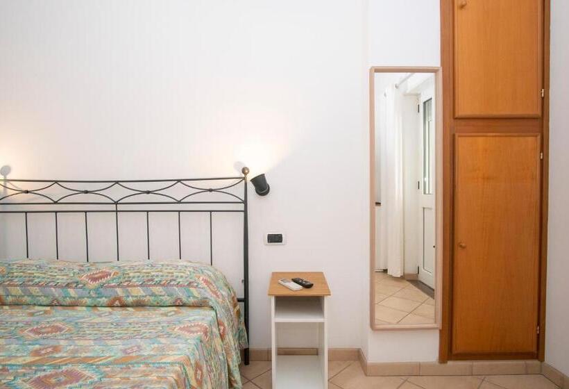 Escritório Estándar, Residence La Punta