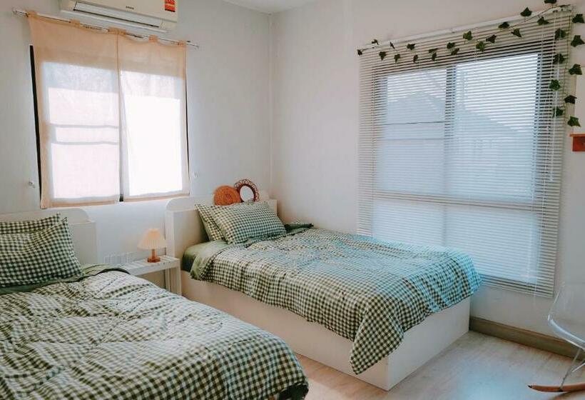 Семейный Номер Совместный Санузел, Nhunjai House   บ้านหนุนใจ